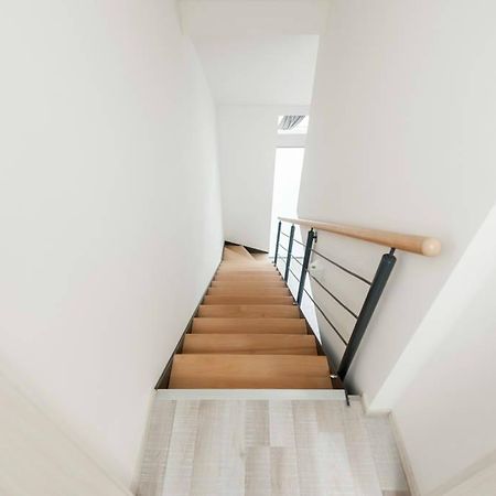 プラハKent Ridge Loft, Sokolskaアパートメント エクステリア 写真
